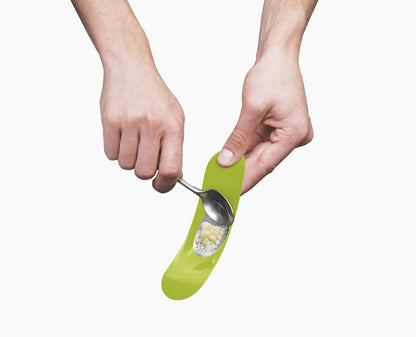 Joseph & Joseph Rocker™ Green Garlic Crusher